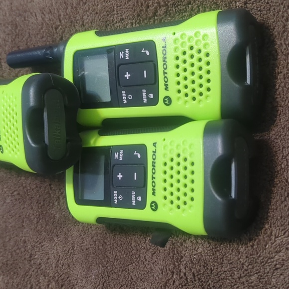 Pack of 3 MOTOROLA lime green Walkie Talkies. Brand New 🆕 w/o box 🚫📦 - Picture 5 of 8